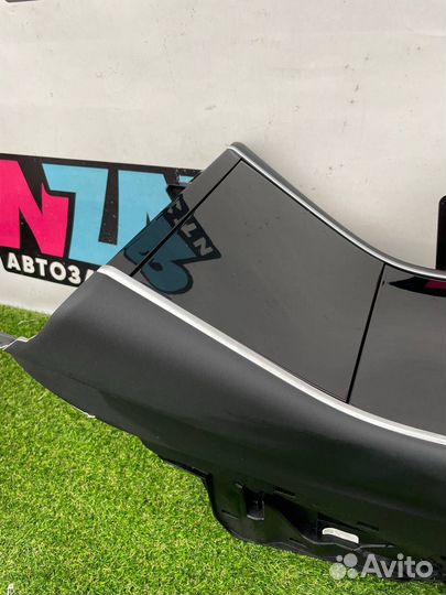 Консоль салона Tesla Model Y 2021