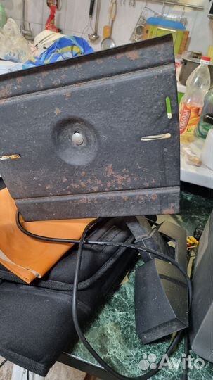 Телевизор бу маленький и кронштейн к нему