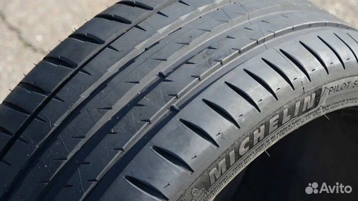 Michelin Pilot Sport 4 235/65 R17 104V