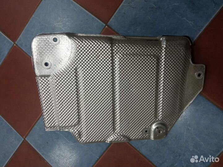 Тепловой экран глушителя Skoda Yeti