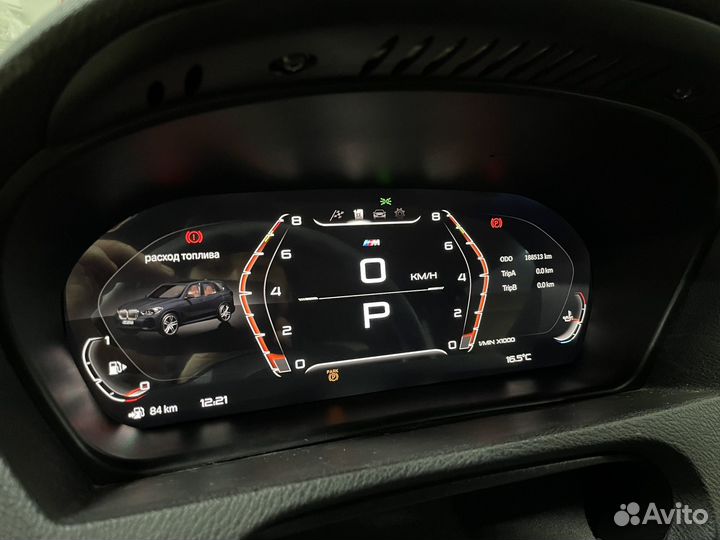 Приборная панель LCD на модели BMW