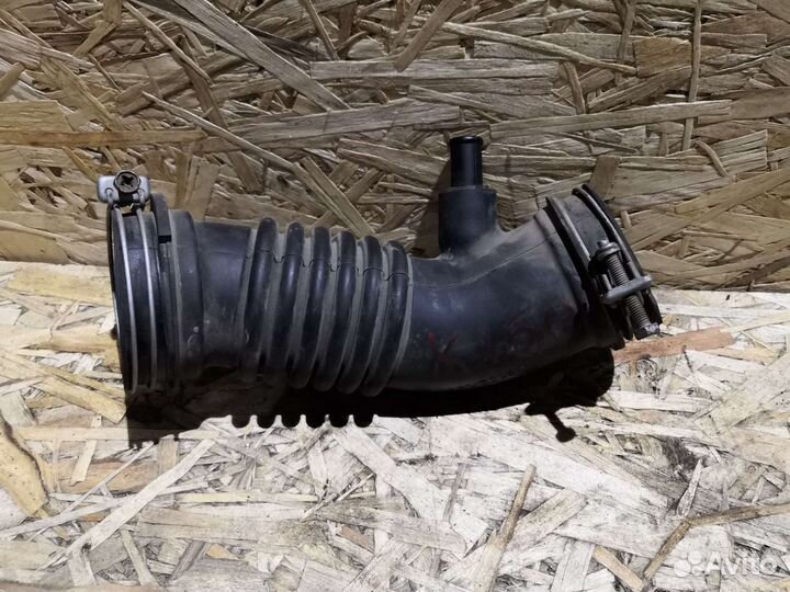 Патрубок воздушного фильтра Toyota Corolla 150