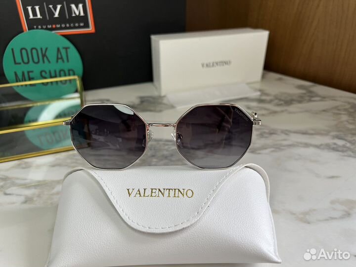 Очки Valentino с цепочкой