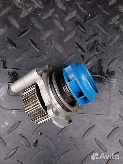 Водяная помпа Audi