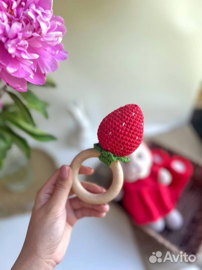 Набор погремушка, мягкая игрушка, пинетки