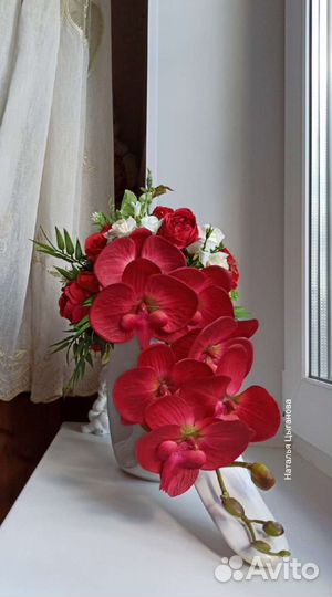 Интерьерная композиция из искусственных цветов