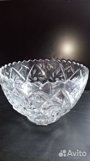 Вазы конфетницы и хрустальный рог