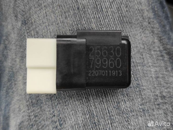 Реле сигнала nissan 2563079960