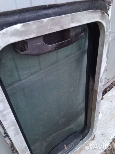 Люк стеклянный в крышу авто