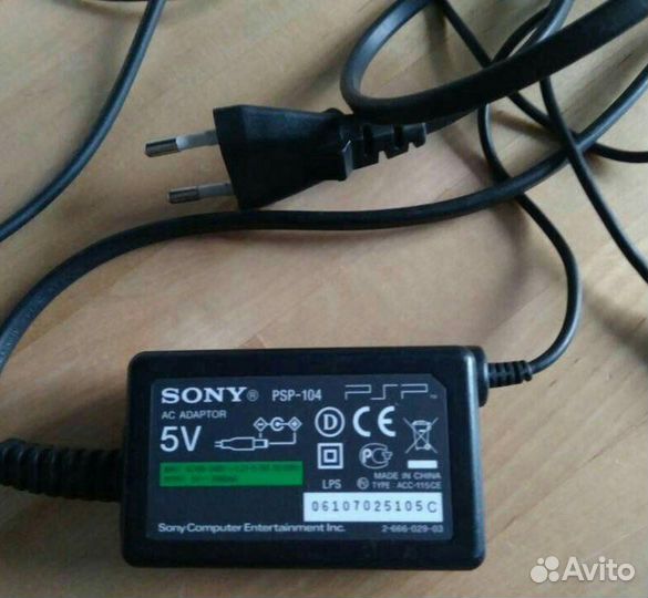 PSP память - флэшка, зарядка, футляр, аккум, игры