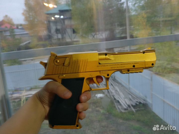 Игрушечный пистолет