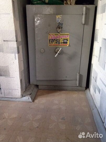 Сейф несгораемый