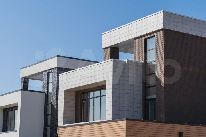 Коттедж 225 м² на участке 6 сот.