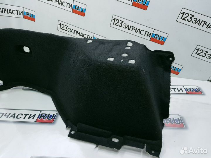 Обшивка багажника нижняя задняя правая Toyota