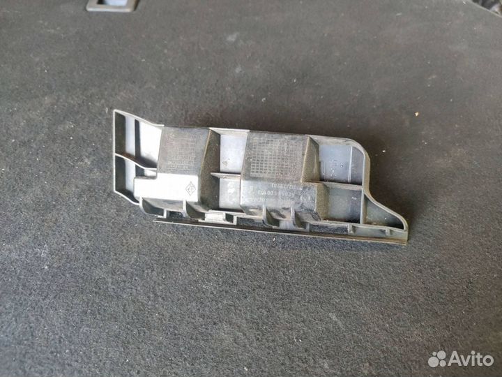 Крепление переднего бампера Mercedes-Benz C-Класс