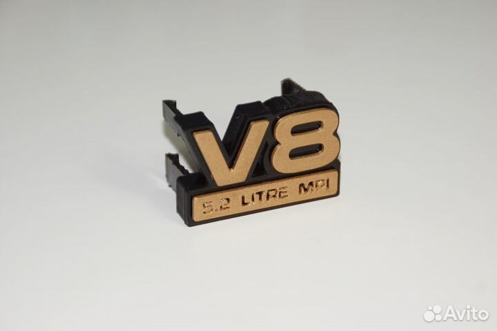 Шильдик V8 на решётку Jeep Grand Cherokee ZJ