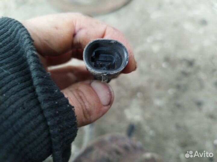 Кулак поворотный задний левый Dodge Stratus 1996