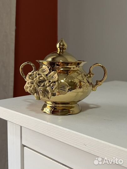 Золотая фарфоровая сахарница, винтаж
