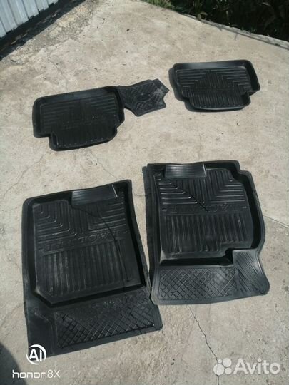 Автомобильные коврики резиновые