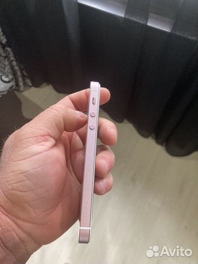 iPhone SE, 32 ГБ
