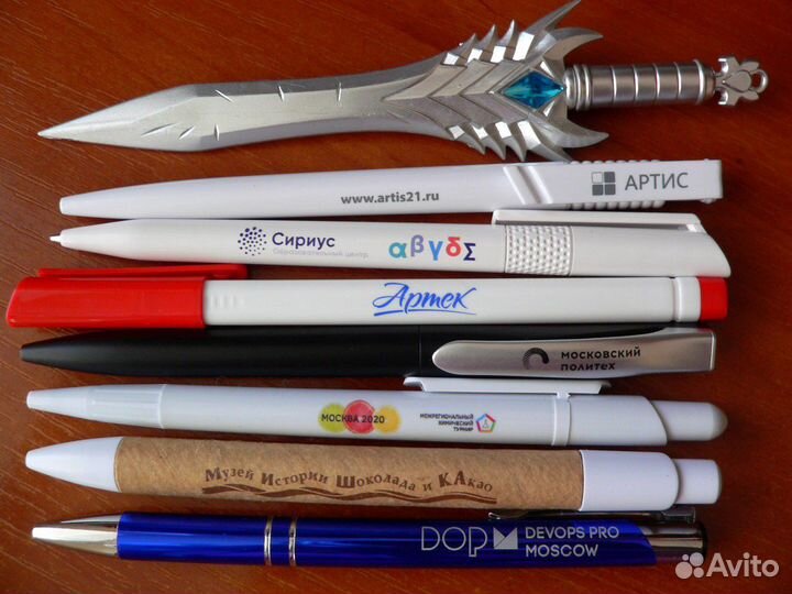 Ручки и шоколадные обертки в коллекцию