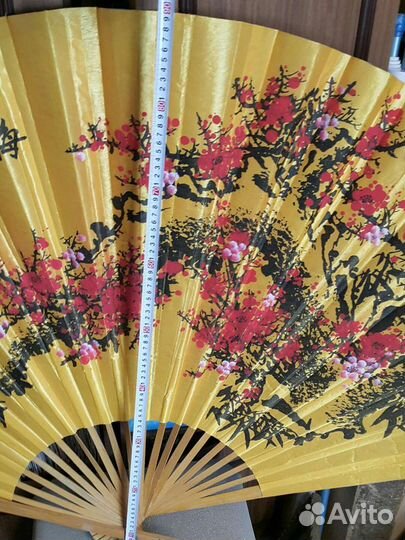 Веер огромный желтый