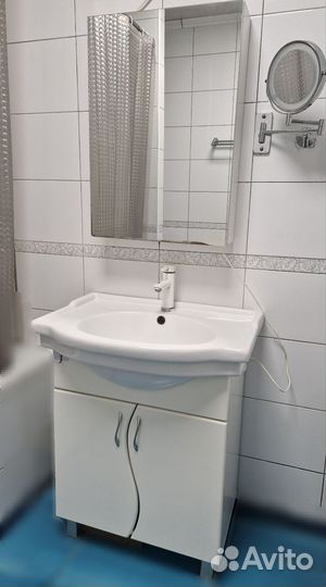 Тумба с раковиной для ванной напольная и зеркало