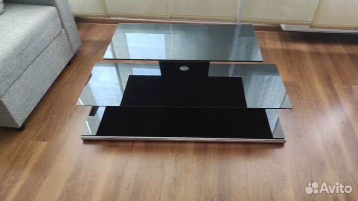 Стеклянная под телевизор Франция