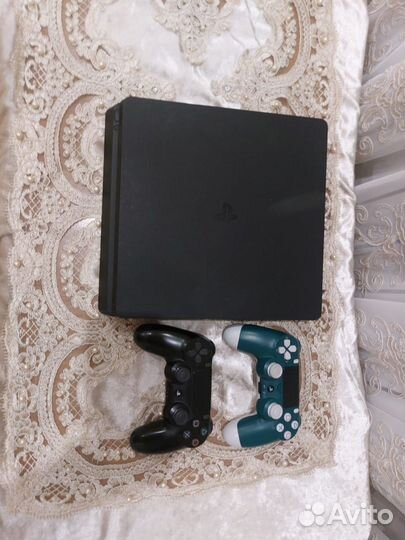 Sony PS4 Slim