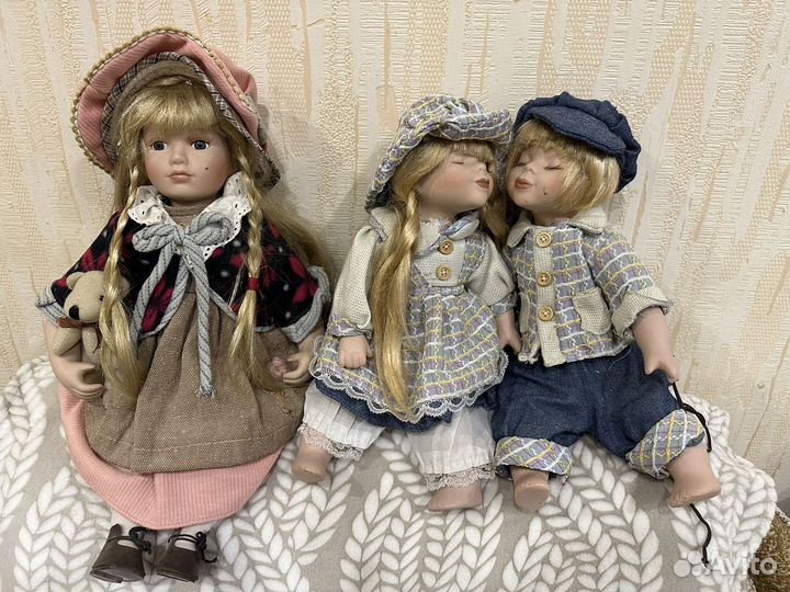 Кукла фарфоровая