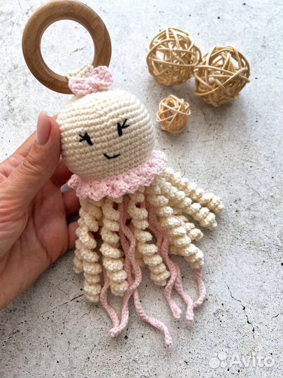 Вязаные погремушки осьминожки зайки мишки львята