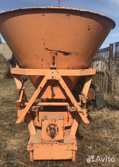 Разбрасыватель удобрений Орелстроймаш МЖУ-11, 2009