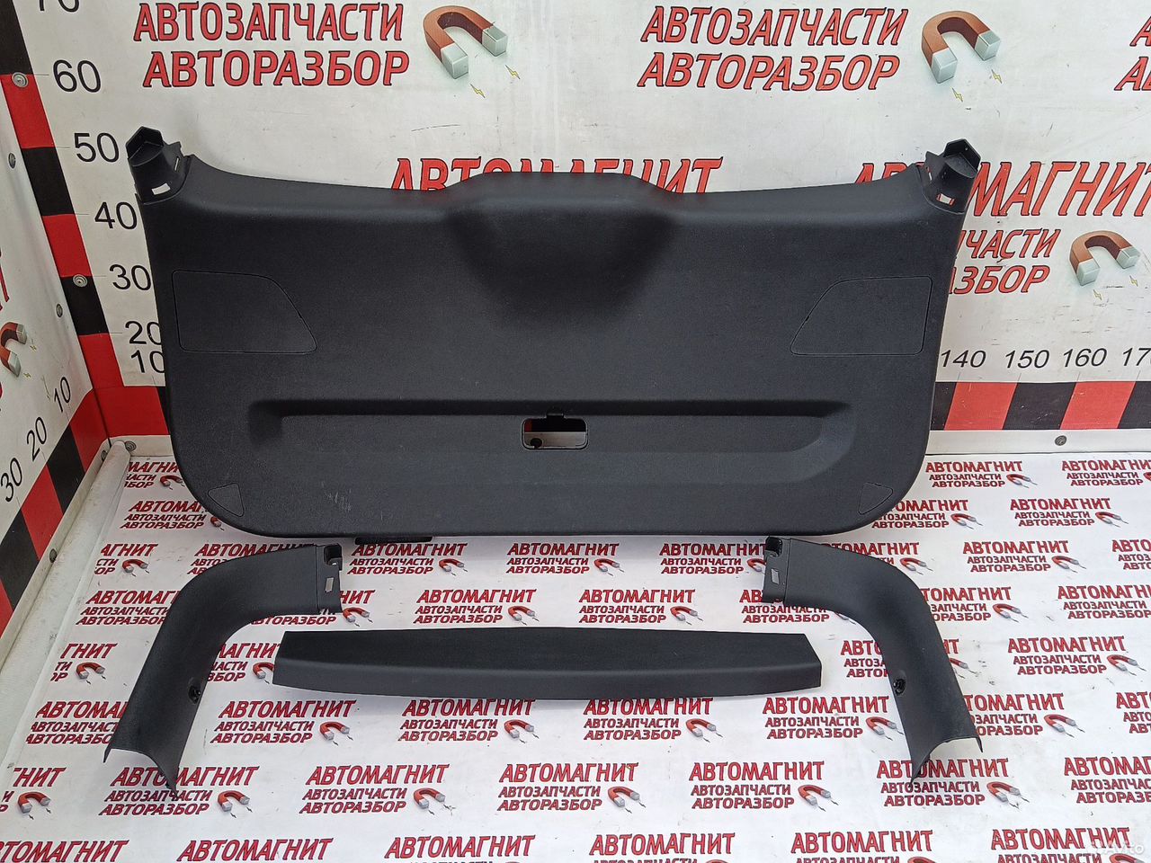 Обшивка крышки багажника Джили Кулрей SX11