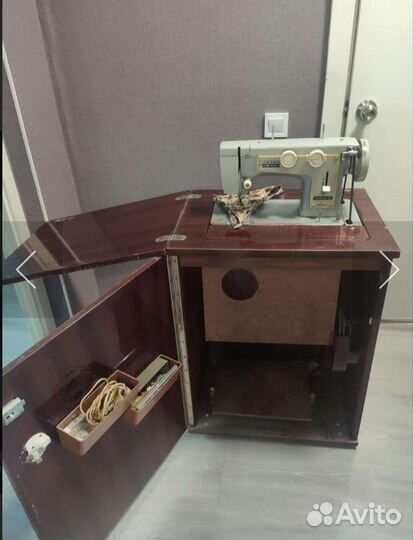 Швейная машина Чайка 142м