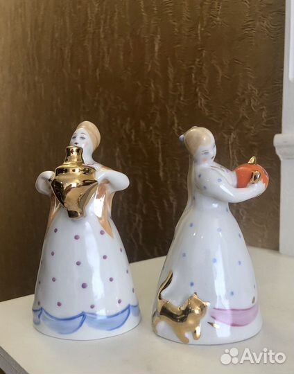 Статуэтка девушка с самоваром с чайником. Дулево