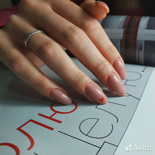 Маникюр в салоне