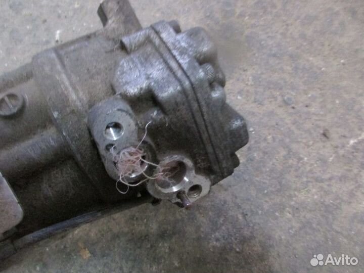 Компрессор системы кондиционирования BMW 1-серия E