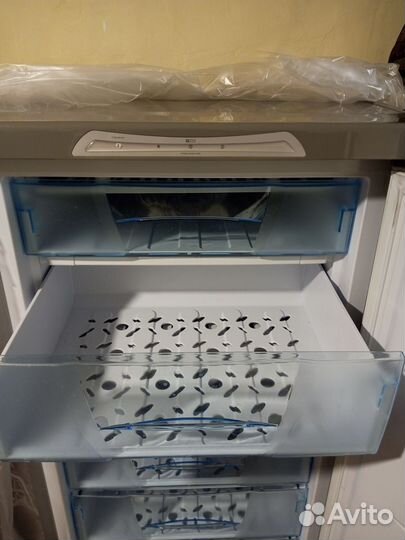 Продам морозильную камеру