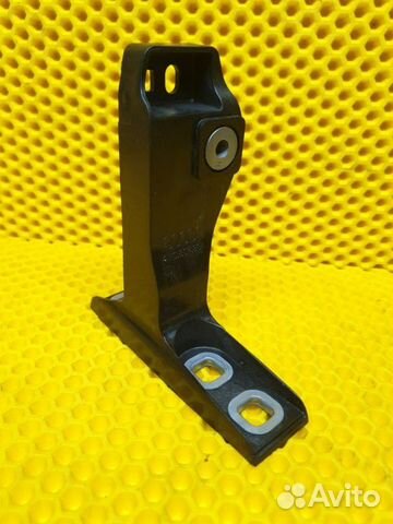 Кронштейн крепления передний правый Audi Q7 4M