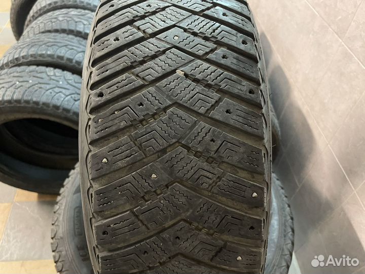 Goodyear UltraGrip Ice 225/70 R16