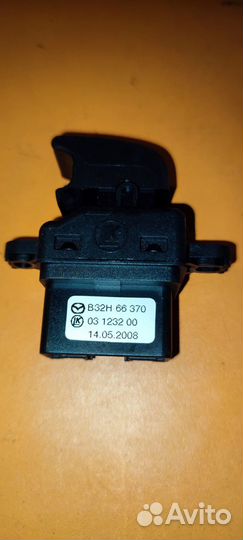 Кнопка стеклоподъемника передняя левая Mazda