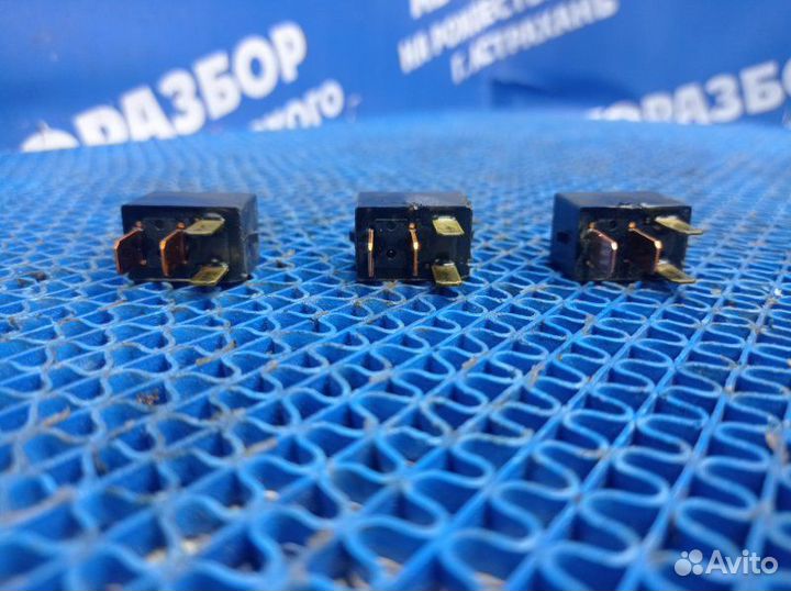 Реле Mitsubishi Lancer Cedia седан 4G15 2002