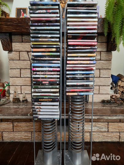 Две металлические стойки для DVD дисков