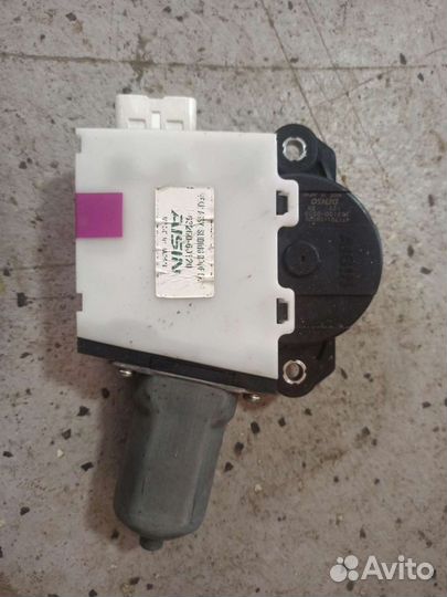 Моторчик люка Toyota Land Cruiser 200