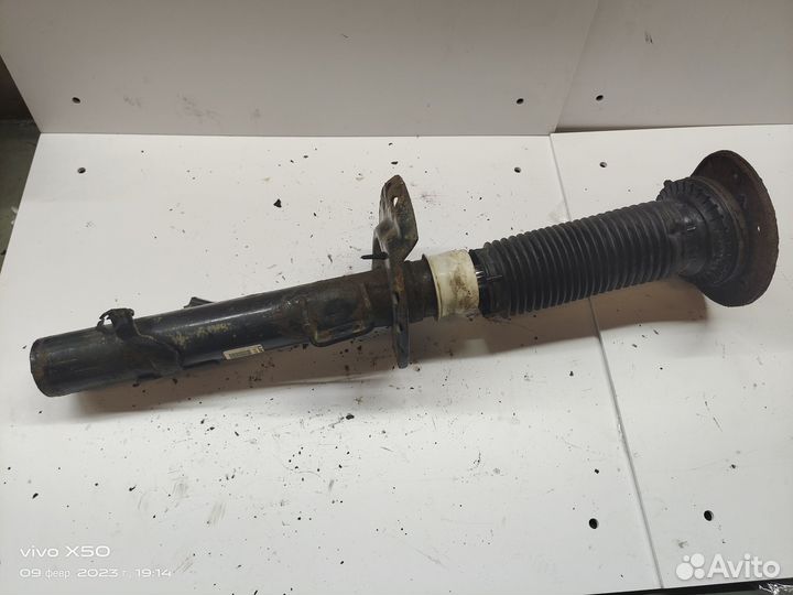 Амортизатор передний правый Freelander 2