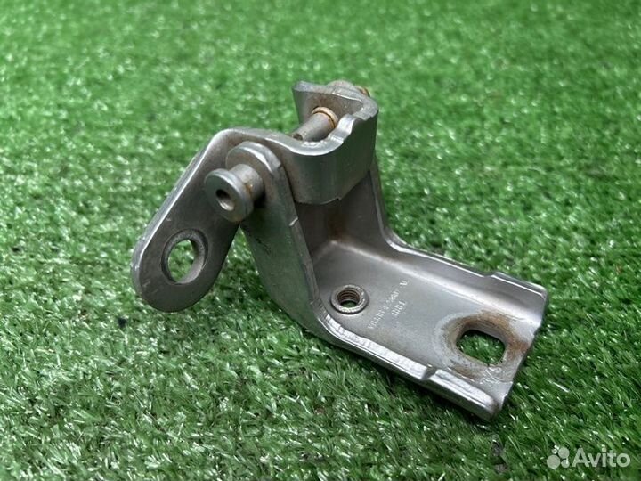 Петля двери задняя левая Ford Mondeo 3