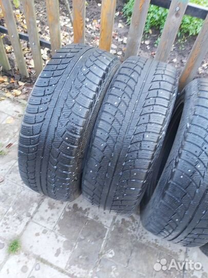 Gislaved Nord Frost 200 235/65 R17 102Q