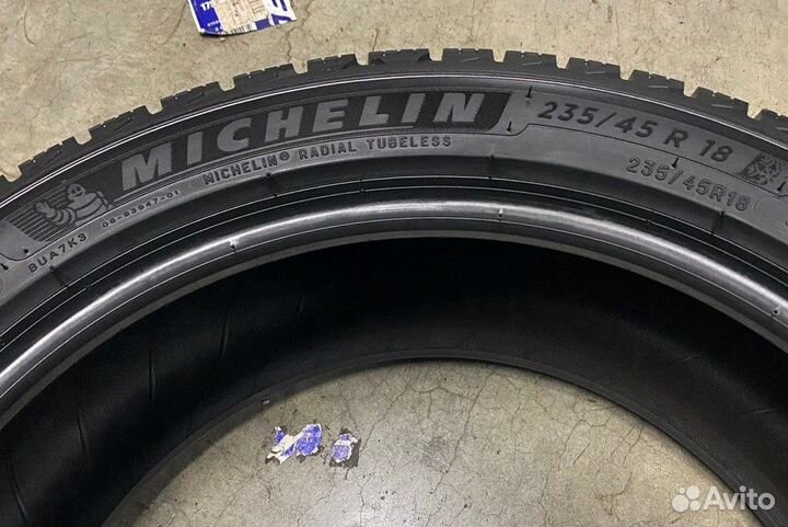 Michelin X-Ice Snow 235/45 R18 98H