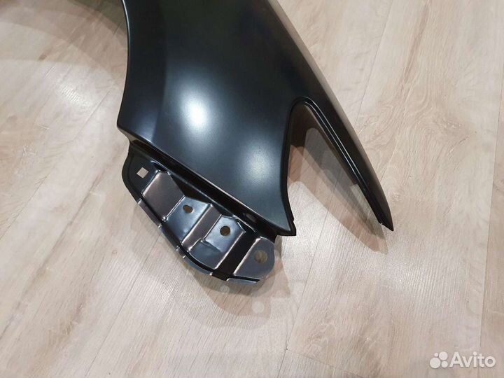 Переднее правое крыло