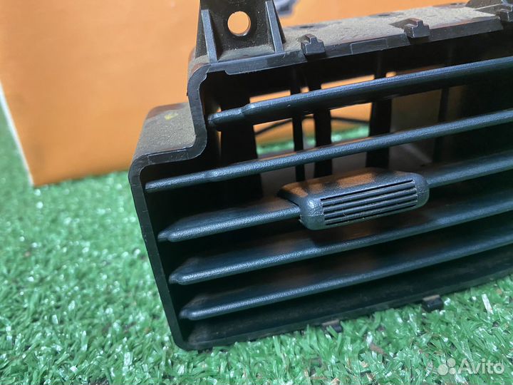 Дефлектор воздушный правый Nissan Almera classic